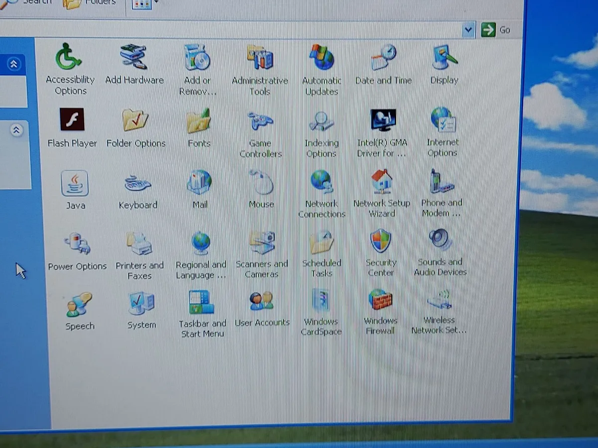 Dell Vostro Laptop, Windows XP, 2GB RAM, 150GB HDD - Image 4