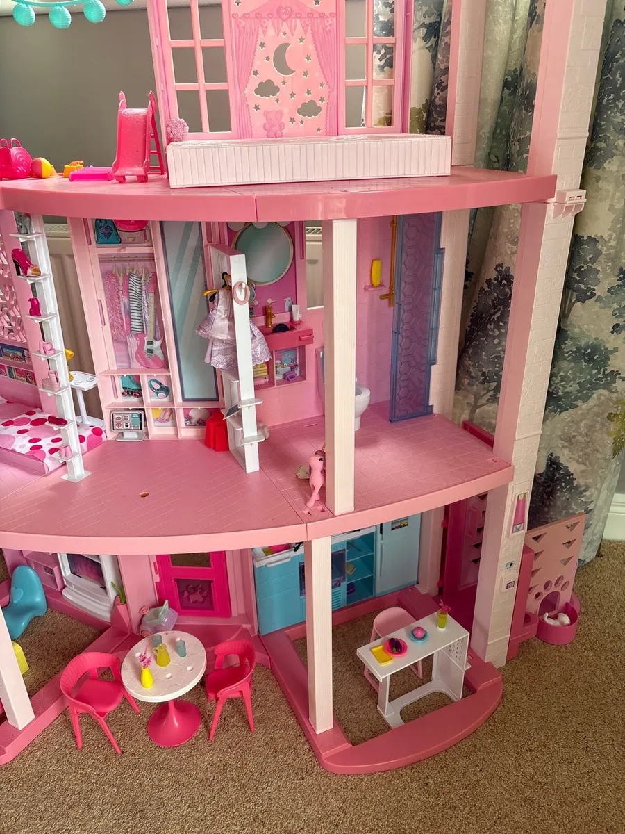 Barbie Dream House, Airplane, Campervan, vehicles - Image 2