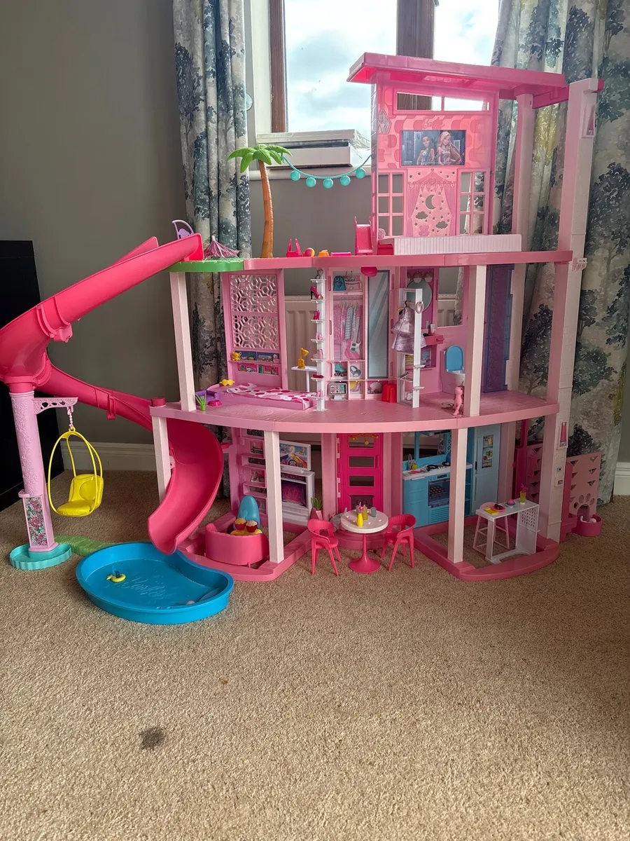 Barbie Dream House, Airplane, Campervan, vehicles - Image 1