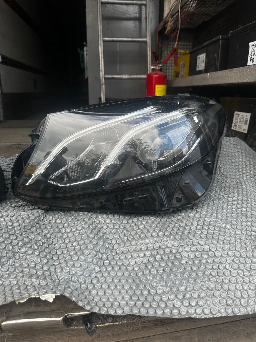 Mercedes e 220 - Image 2