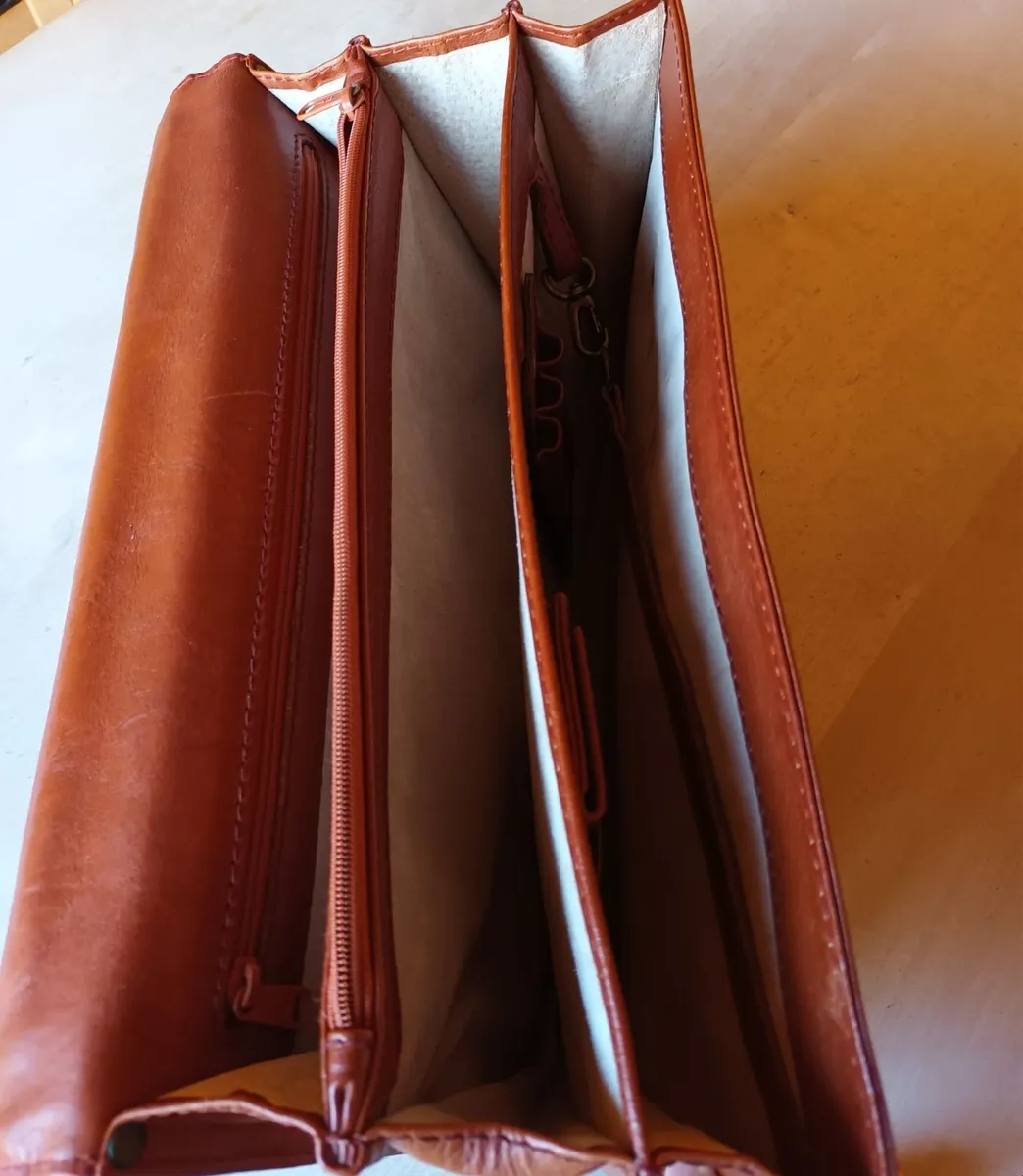 Leather Briefcase (unisex) - Image 2