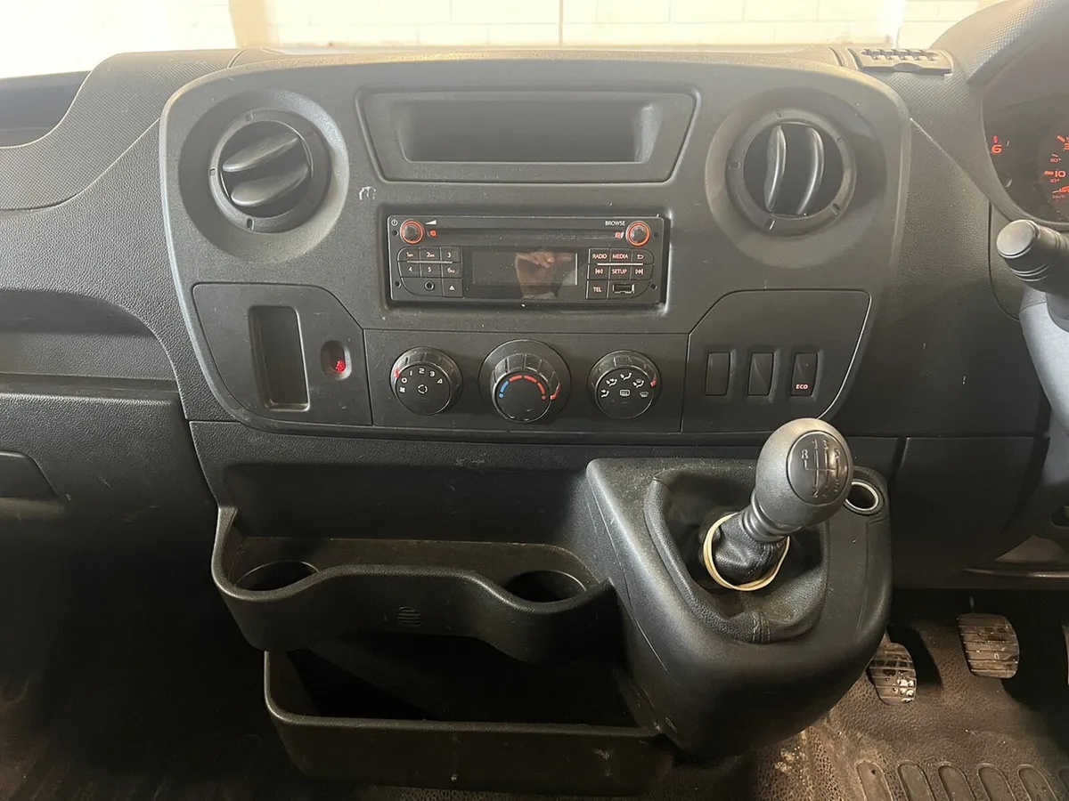 VB - 2018 Renault Master Luton Box Van - Image 3