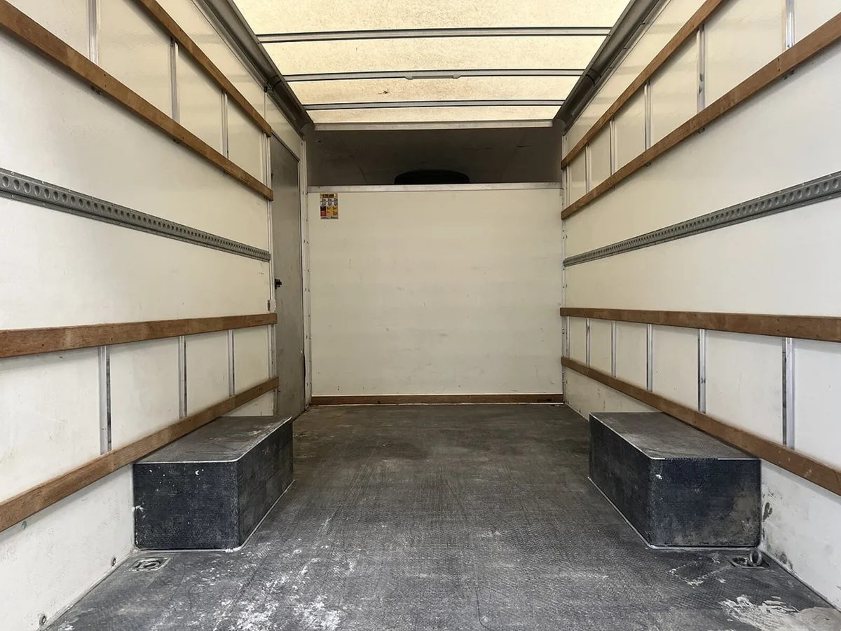 VB - 2023 Renault Master Luton Low Loader Van - Image 3