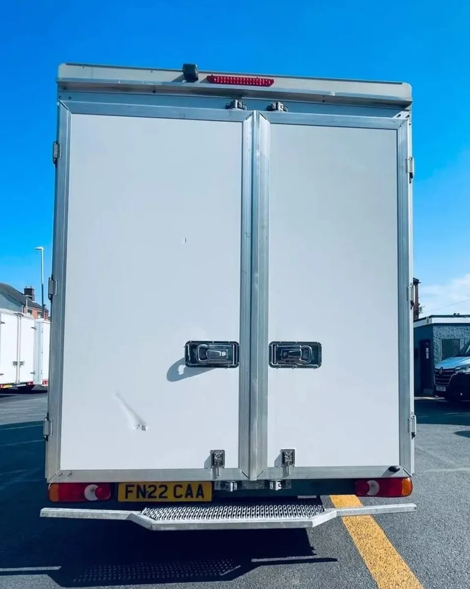 VB - 2021 Renault Master Luton Low Loader Van - Image 3