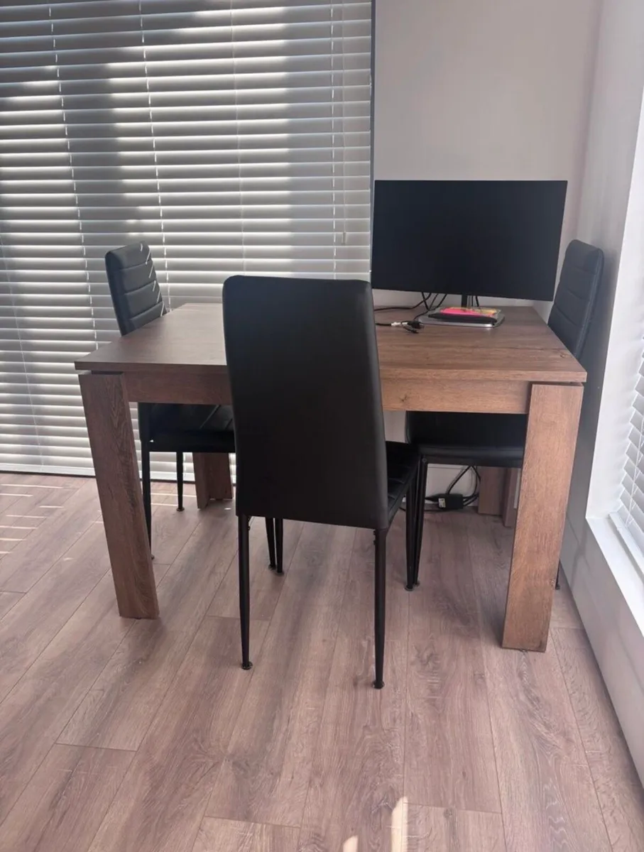 Table and Chairs - Image 2