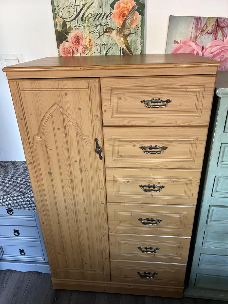 Kids wardrobe - Image 1