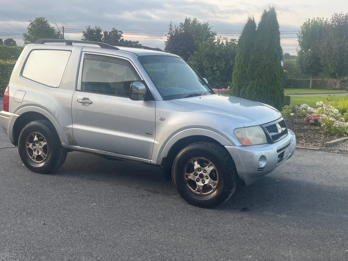 Mitsubishi Pajero 2004 - Image 2