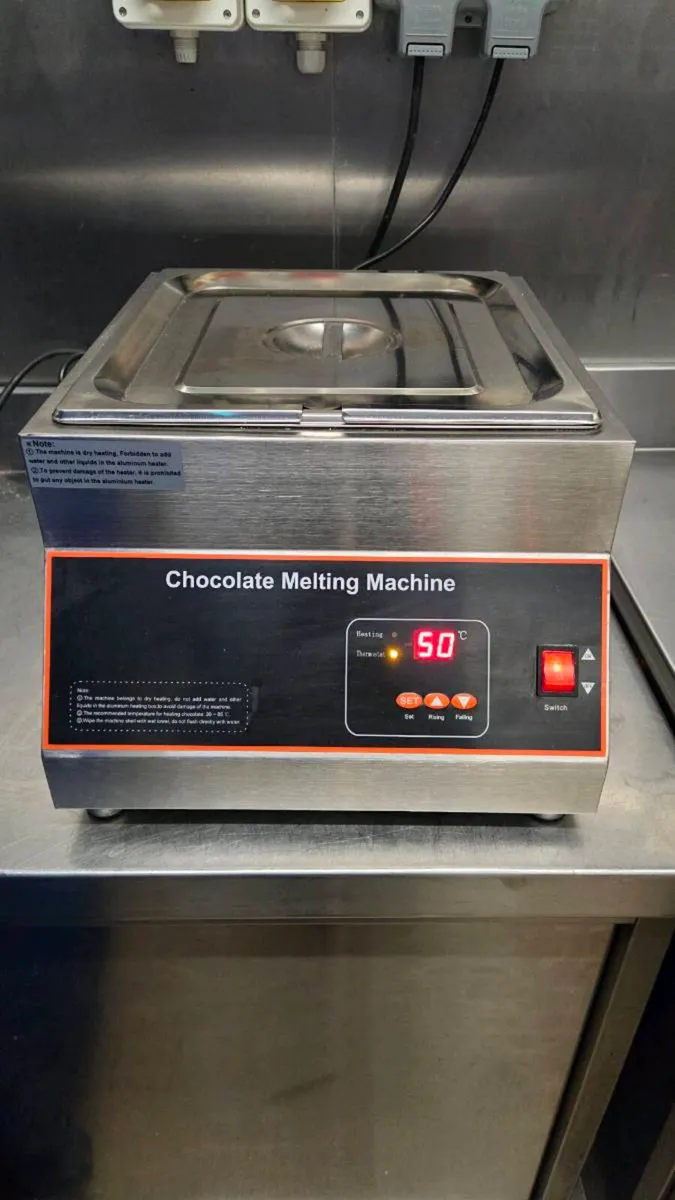 Chocolate melting cauldron - Image 1