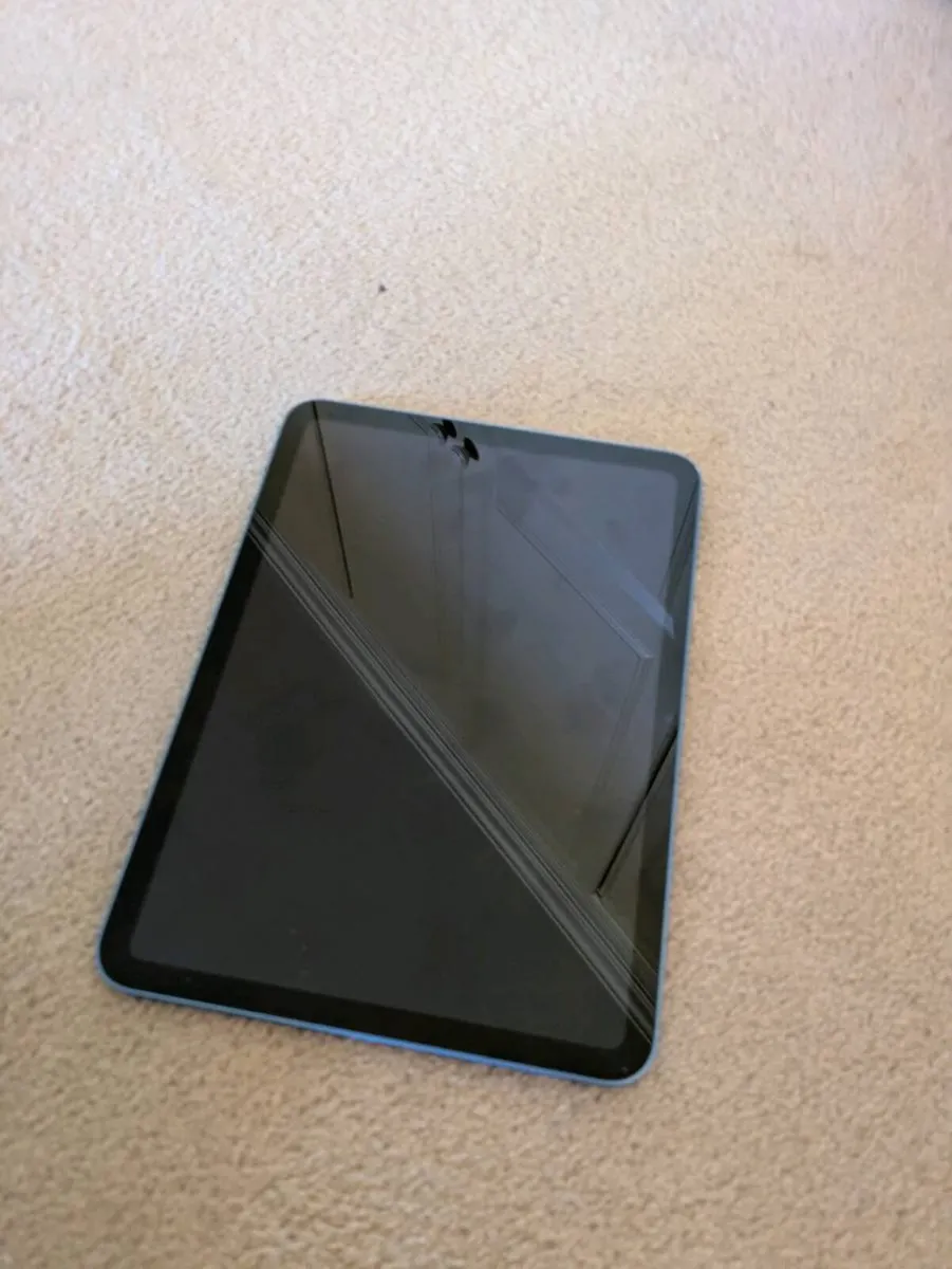 iPad 10th generation 64GB - Image 1