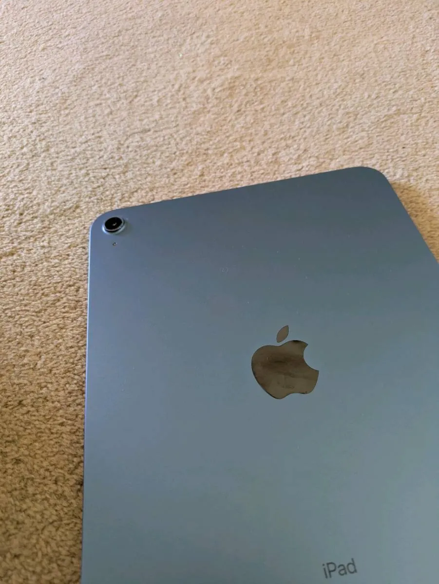iPad 10th generation 64GB - Image 2