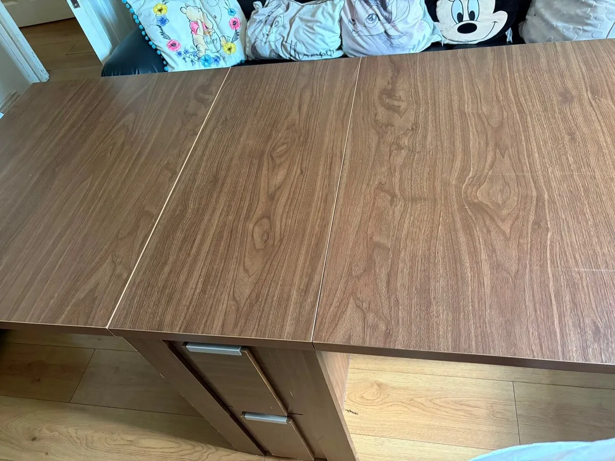 Table and chairs - Image 4