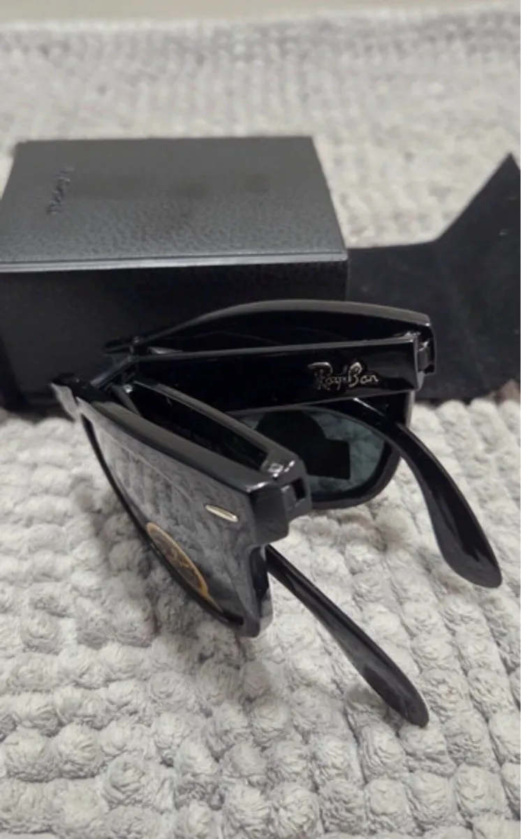 Brand new Ray Ban folding Wayfarer sunglasses - Image 2
