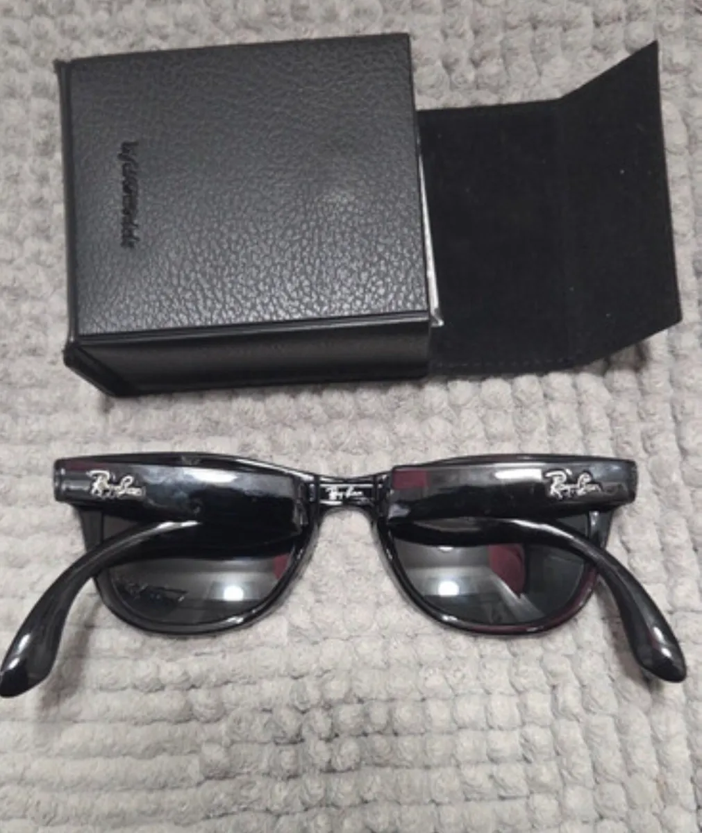 Brand new Ray Ban folding Wayfarer sunglasses - Image 3