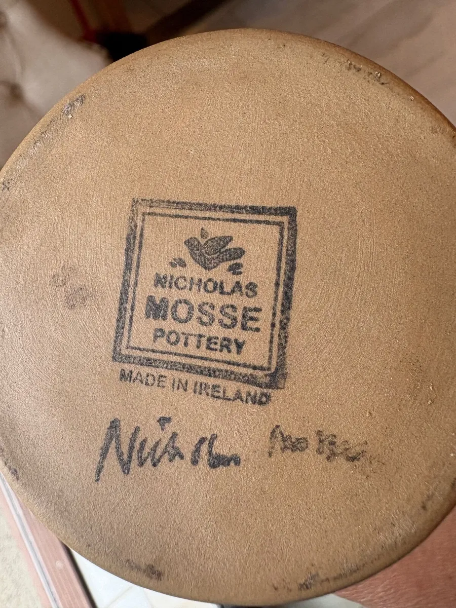 Nicholas Mosse signed vase - Image 3