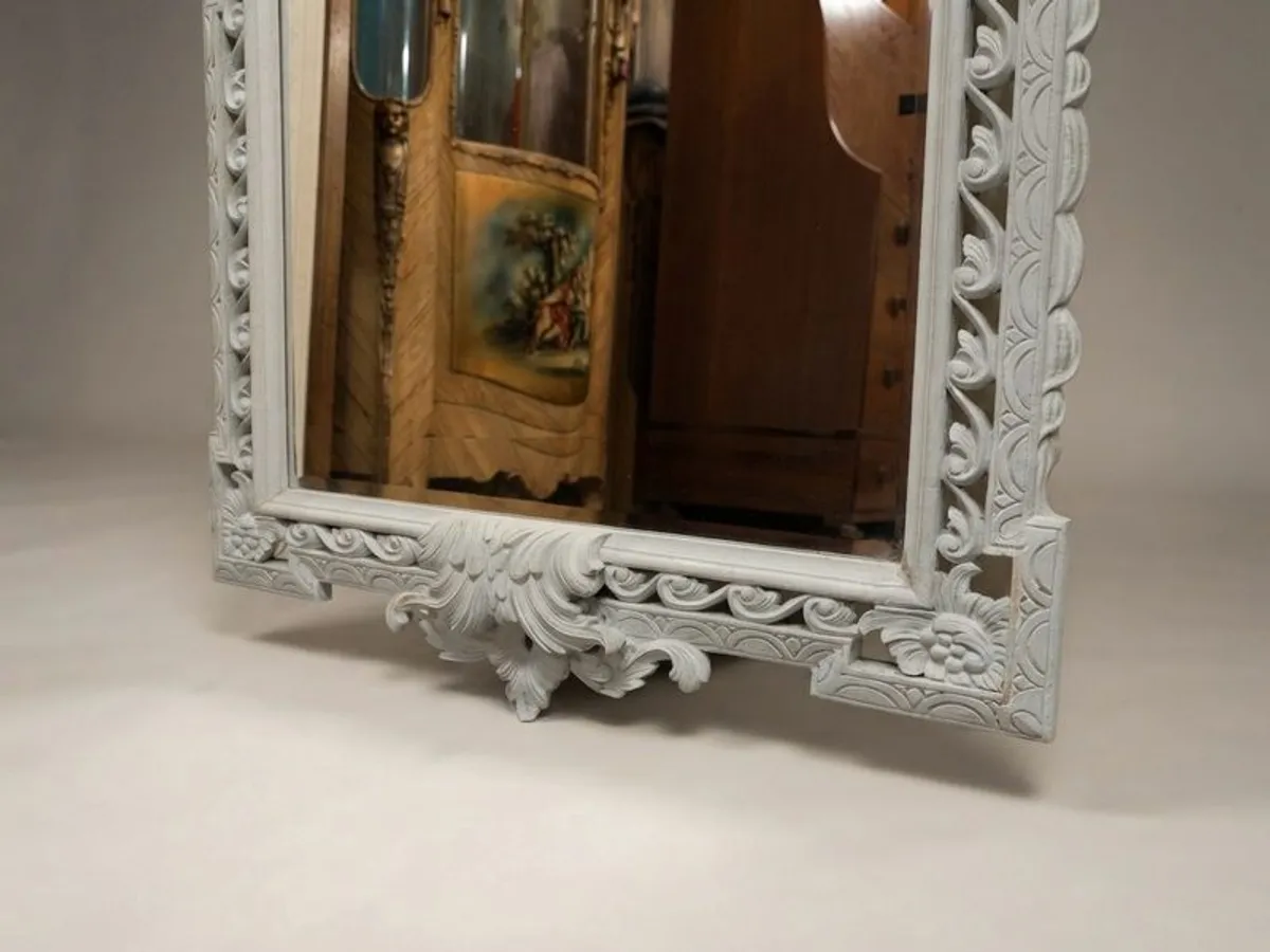 Exquisite French Rococo Style Carved Carved Mirror - Image 3