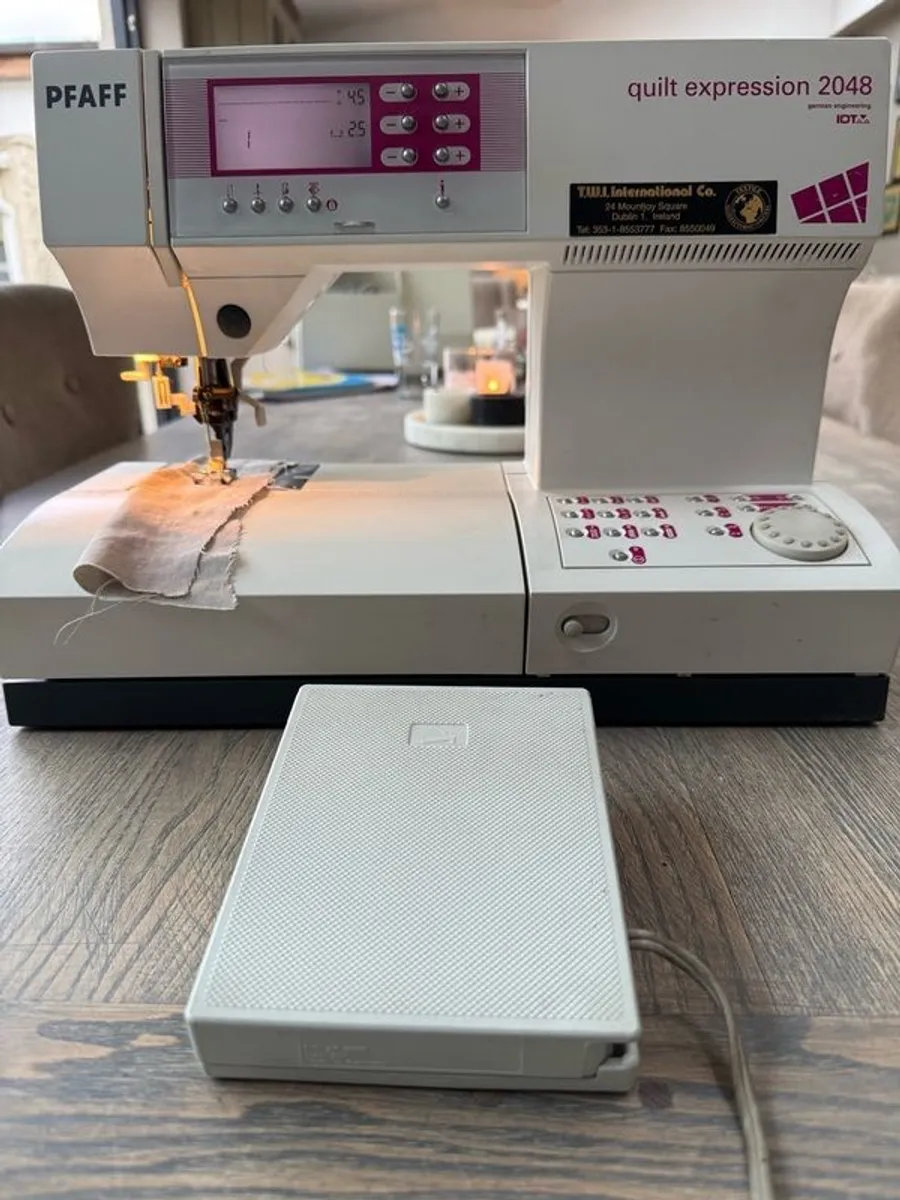 Pfaff Quilt Expression 2048 Sewing Machine - Excellent condition - Image 1