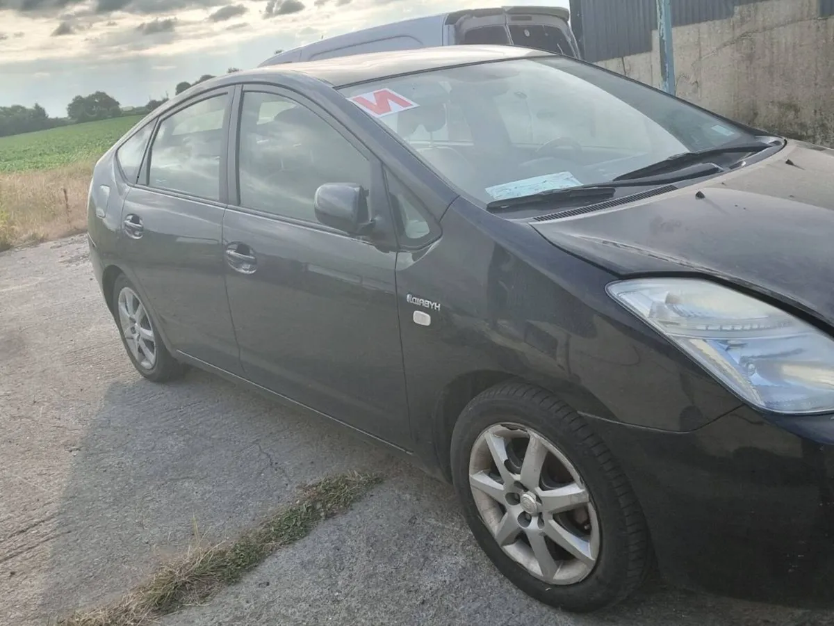 toyota prius - Image 2