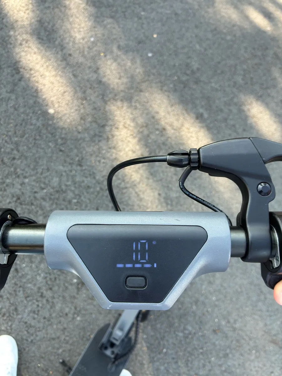 Veel S8 Ractor Electric Scooter - €150 ONO - Image 3