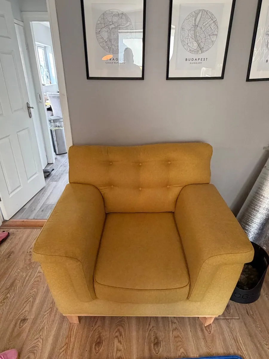 Couch - Image 2