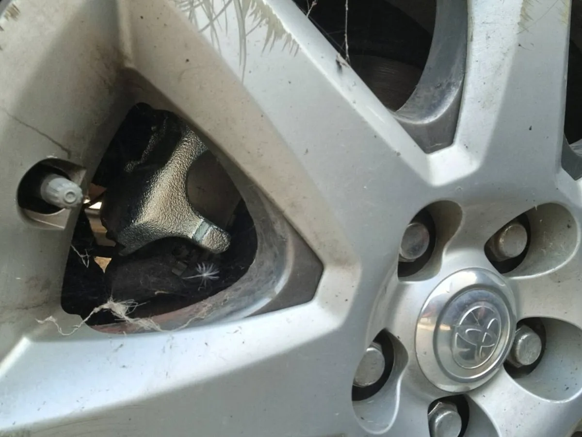 toyota prius - Image 3