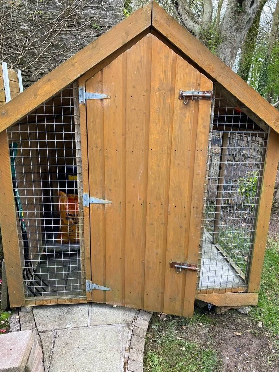 Shed / dog run - Image 1