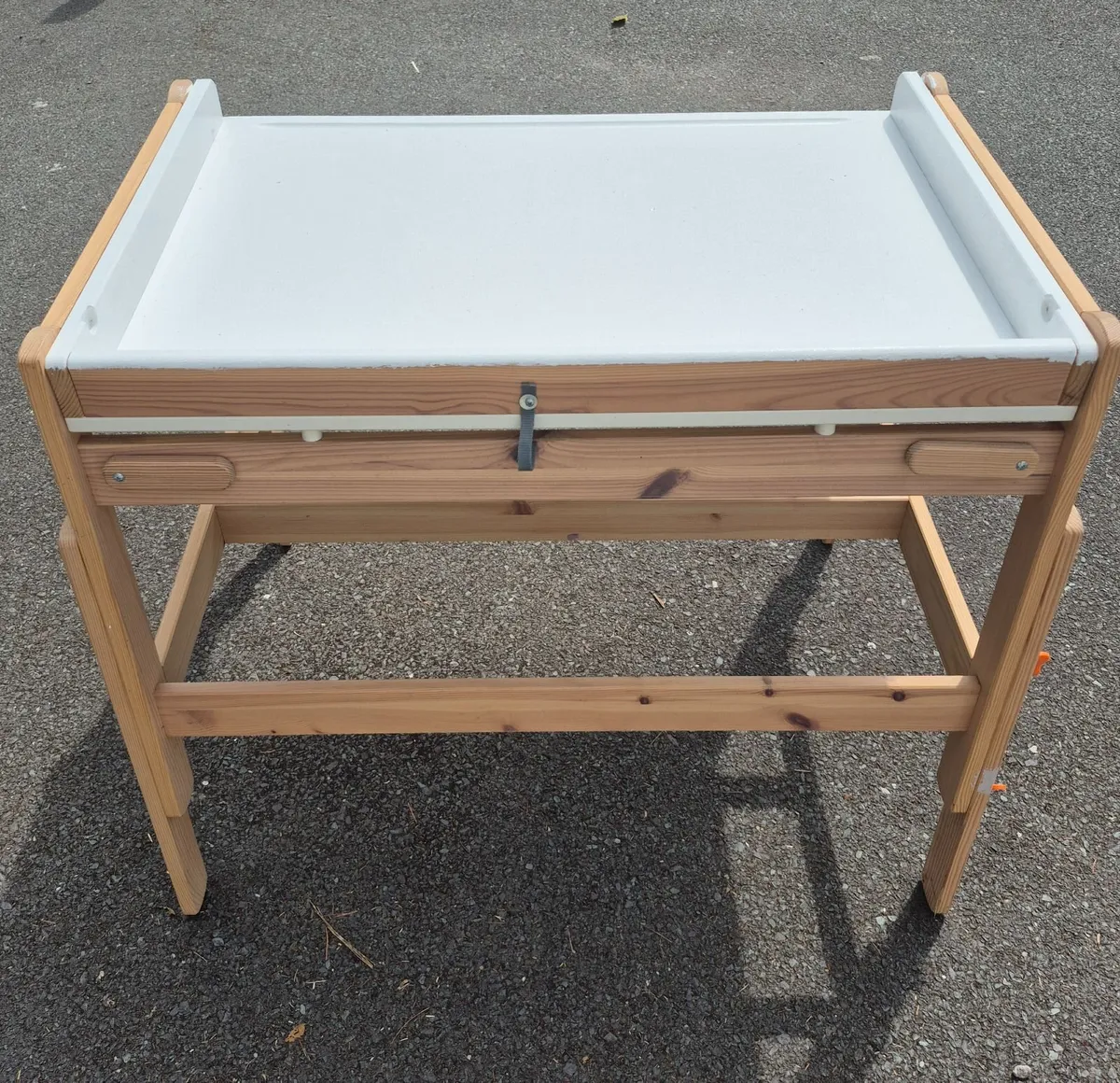 Childrens desk - Image 2