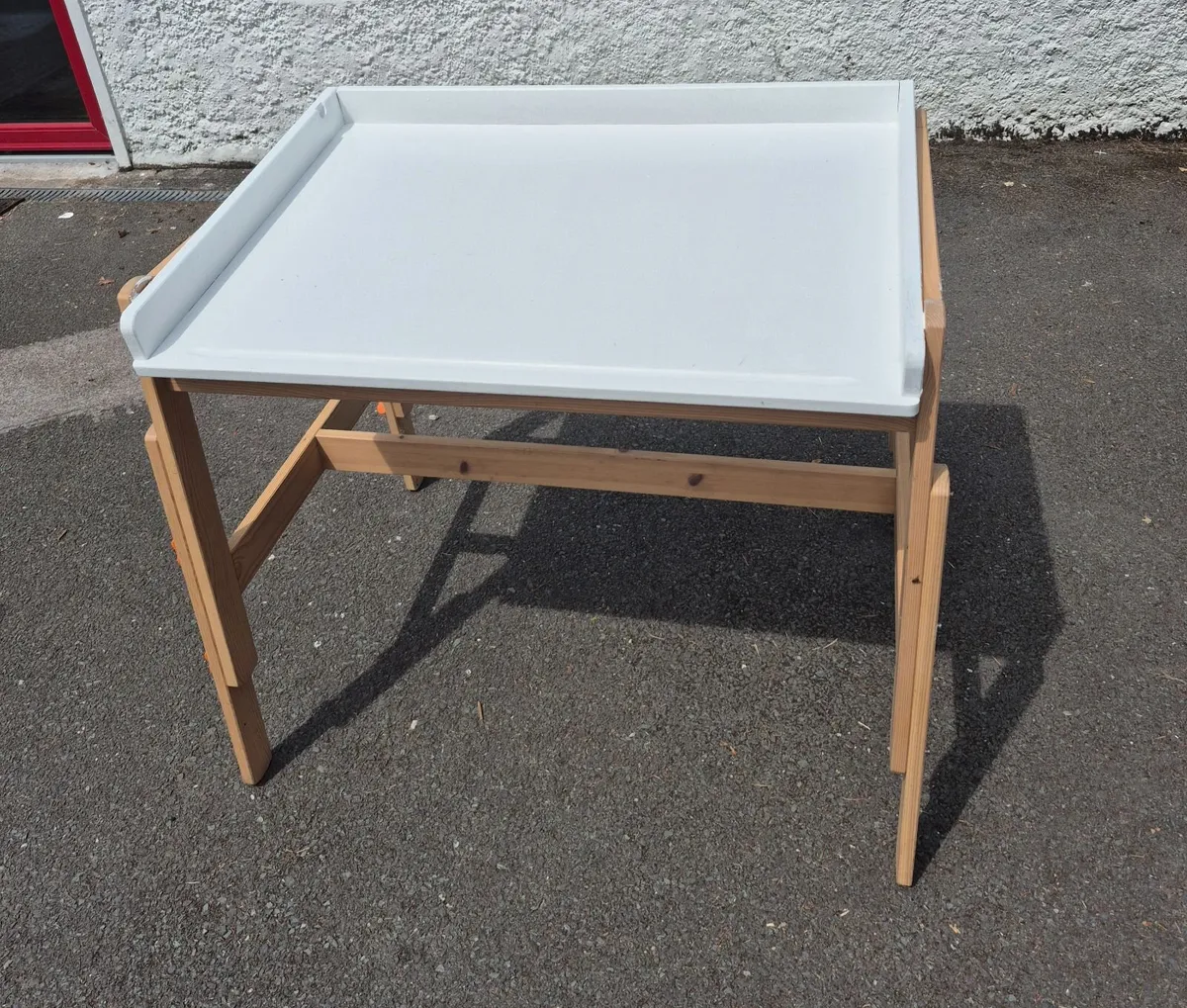 Childrens desk - Image 1