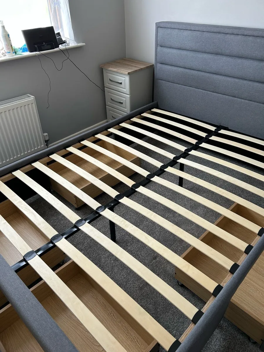 King size and Double beds, 2 bedside lockers - Image 2