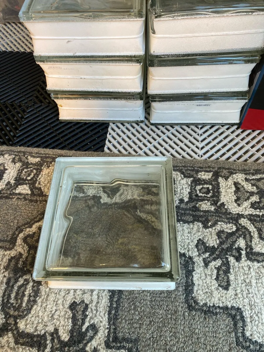 Glass blocks - Image 1