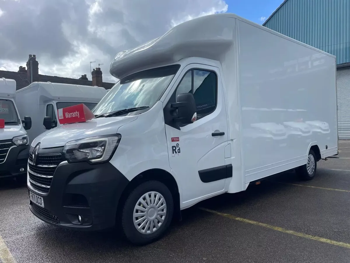 VB - 2021 Renault Master Luton Low Loader Van - Image 4