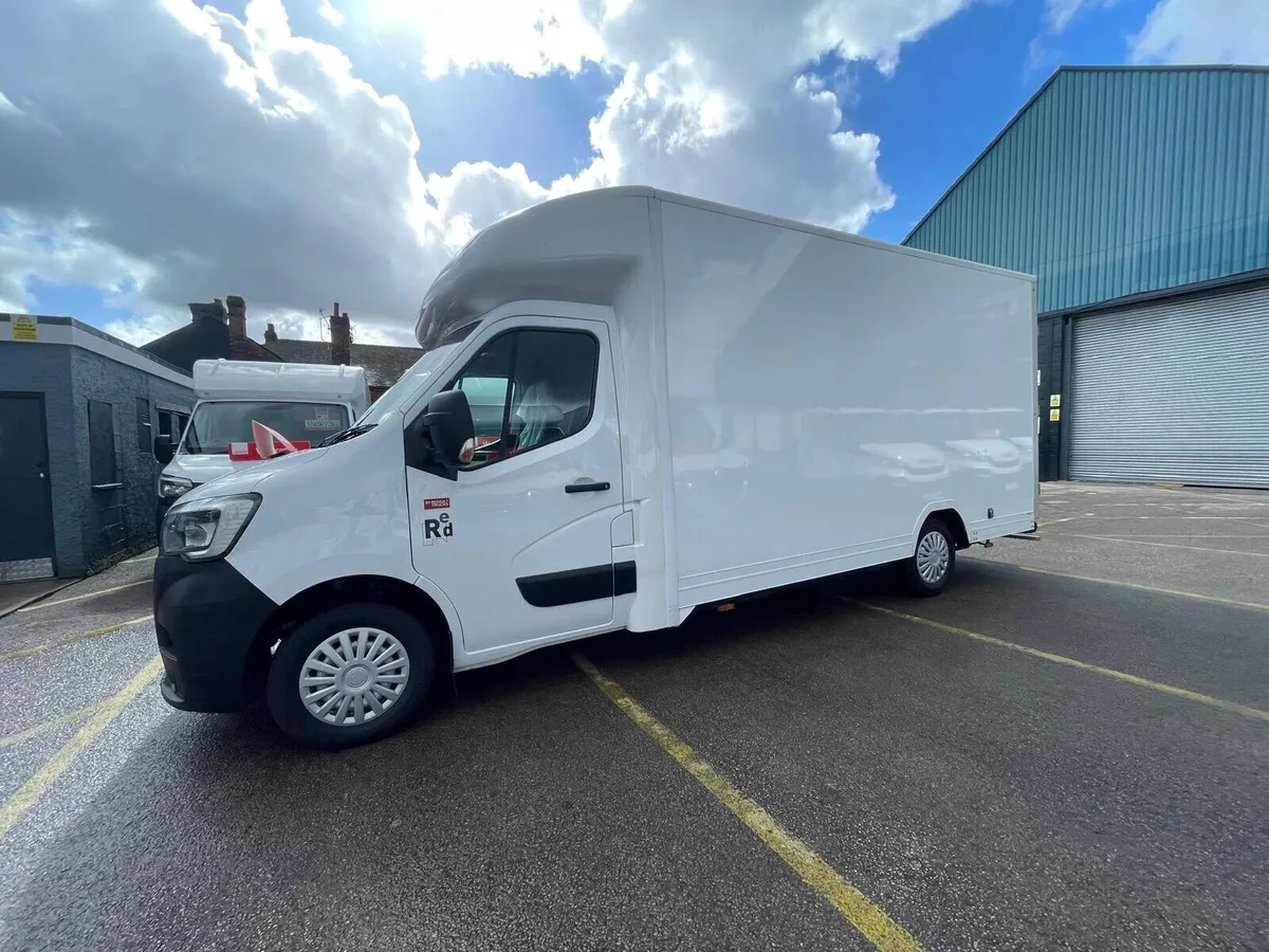 VB - 2021 Renault Master Luton Low Loader Van - Image 1