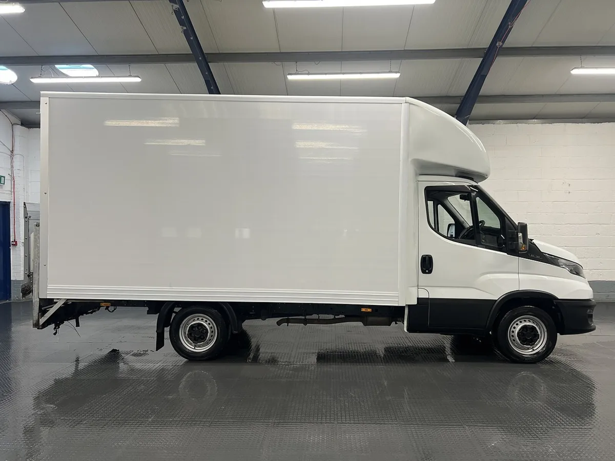 VB - 2022 Iveco Daily Luton Box Van - Image 1