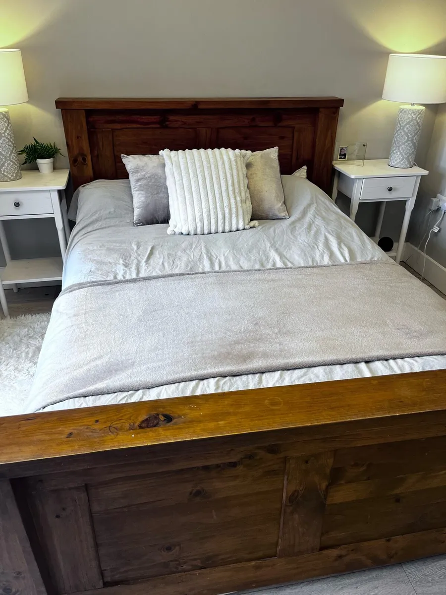 Solid oak 5ft King Size Bed - Image 1