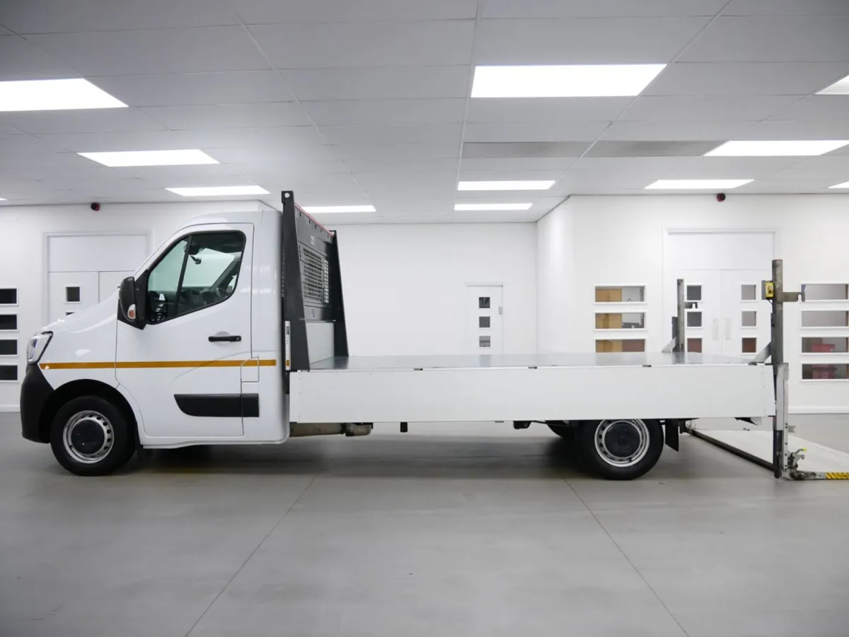 VB - 2023 Renault Master Dropside Van - Image 1