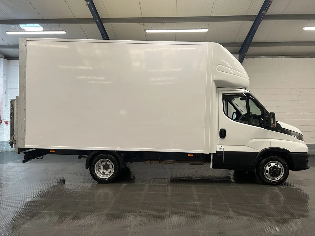 VB - 2023 Iveco Daily Luton Box Van - Image 1