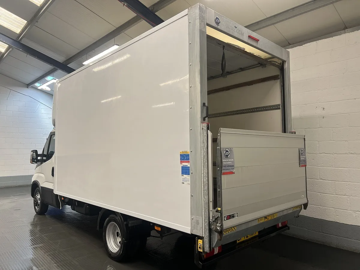 VB - 2023 Iveco Daily Luton Box Van - Image 4