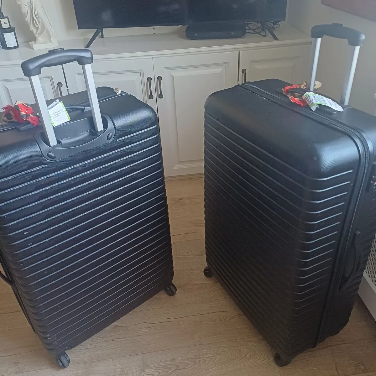 Black new large suitcases - Image 3