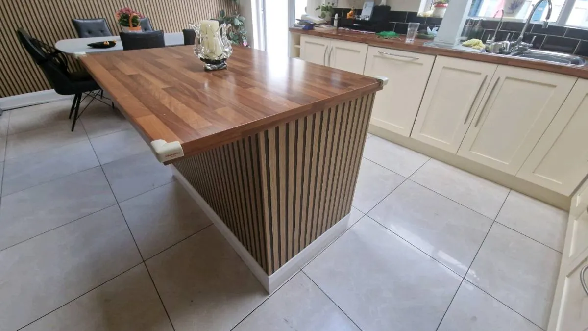 Kitchen Island - Image 1