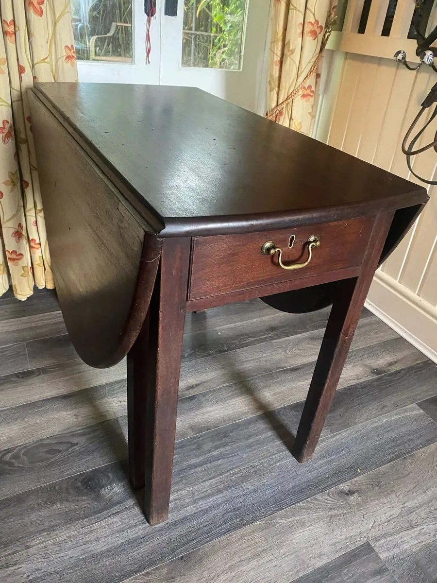 Georgian mahogany Pembroke table - Image 1