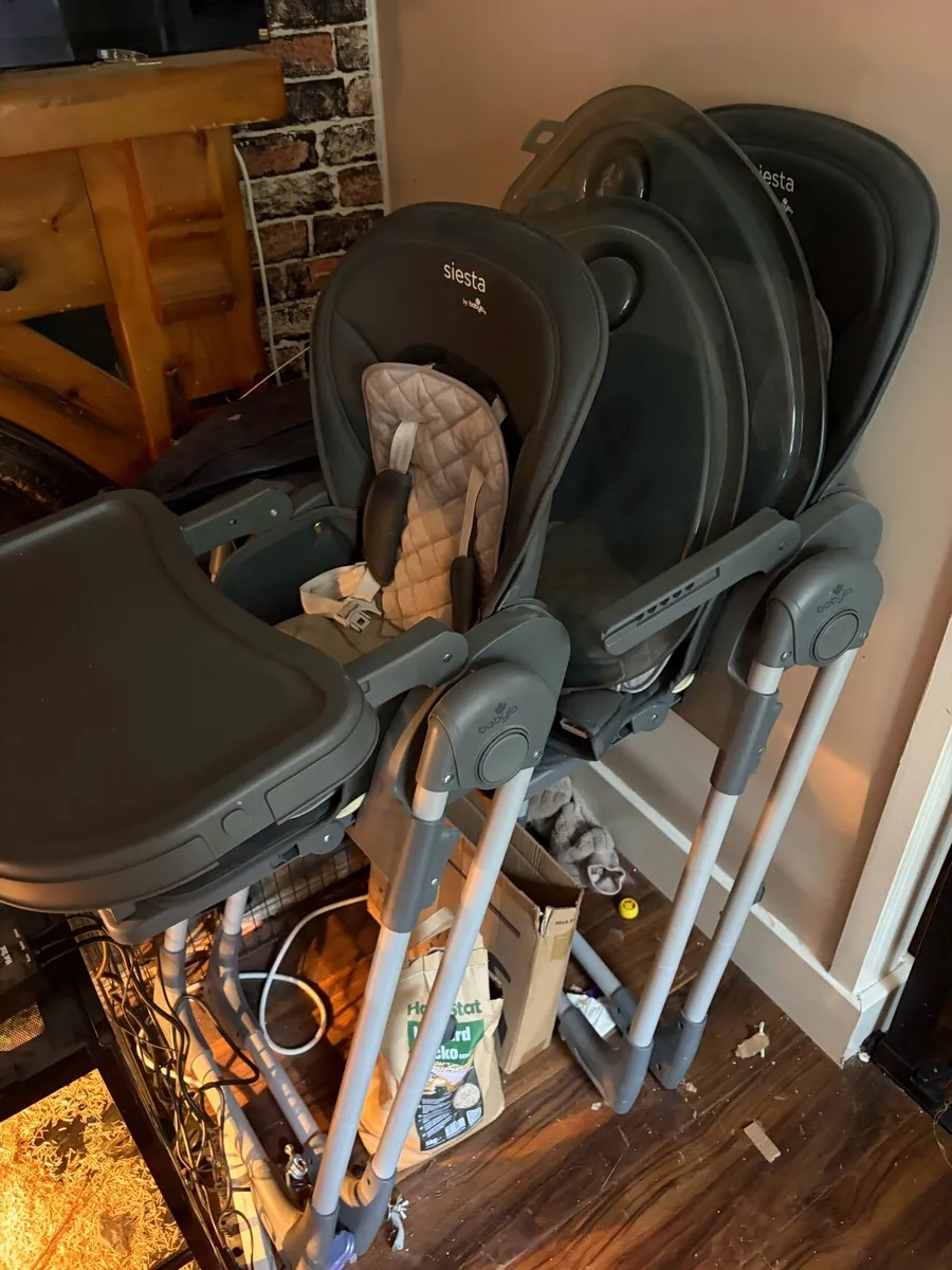Babylo siesta high chair with toy - Image 2