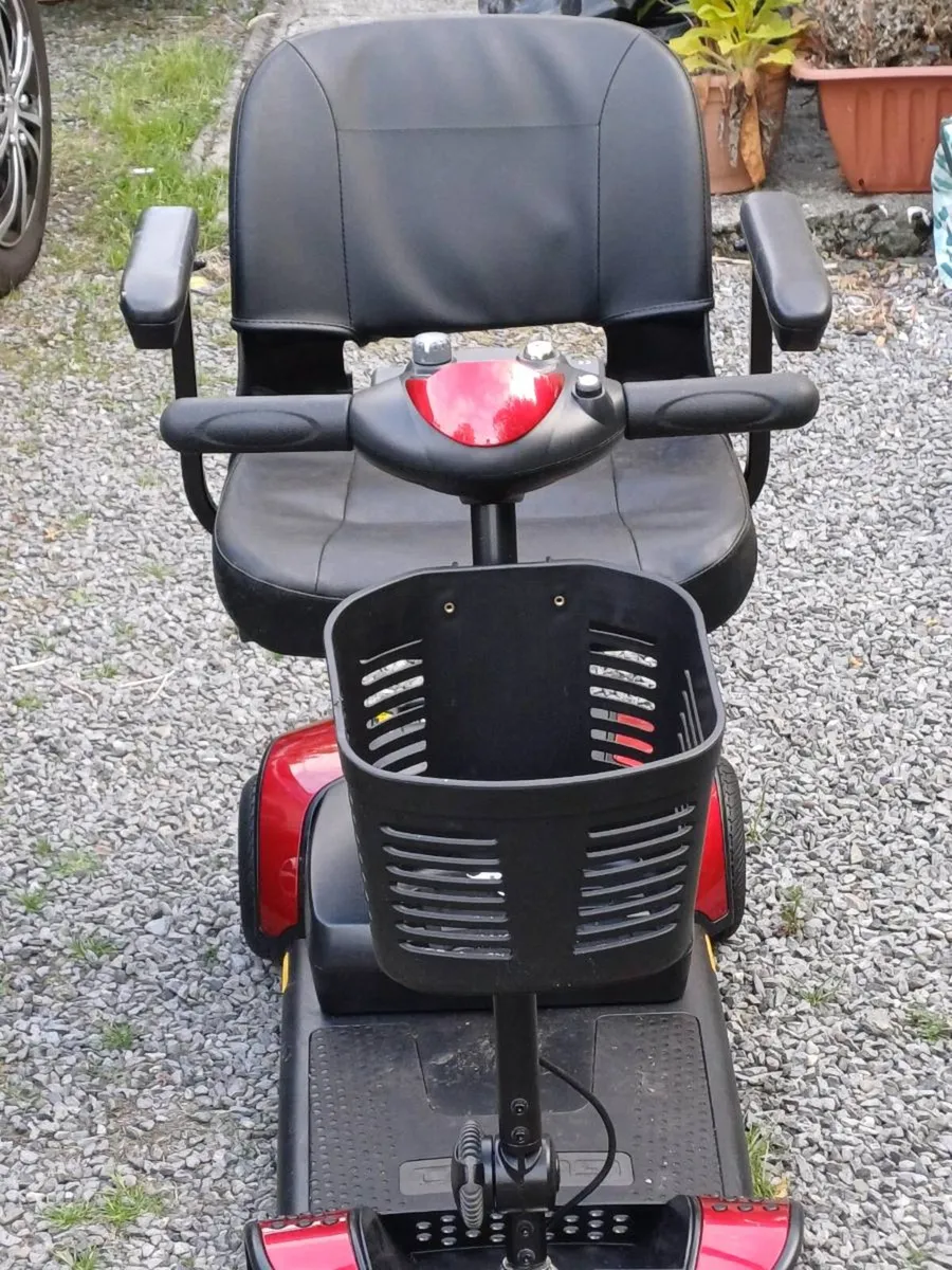 Mobility scooter 1 year old - Image 2