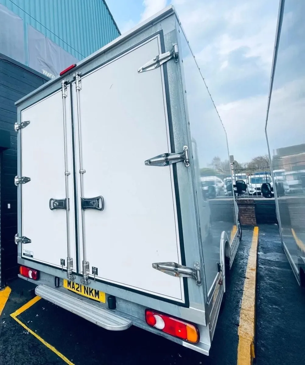 VB - 2023 Renault Master Luton Low Loader Van - Image 3