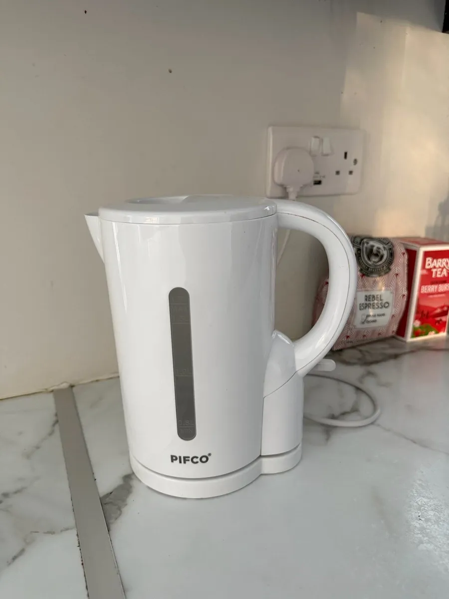 White Kettle - Image 1