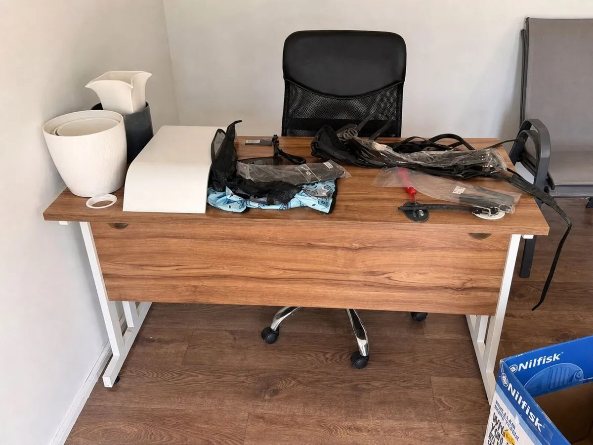 office desk and chair - Image 3