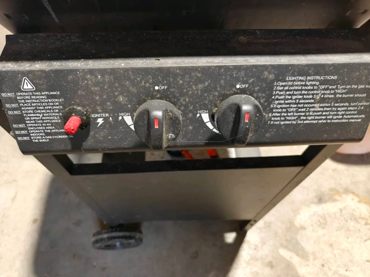 2-burner gas barbecue - Image 1