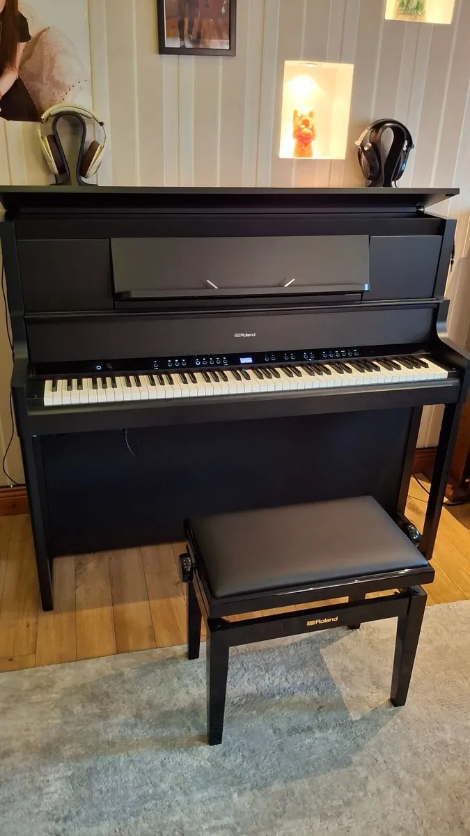 digital piano - Image 1