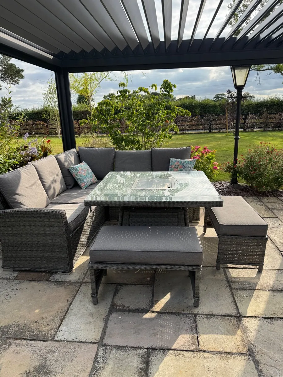 Garden furniture - Image 1
