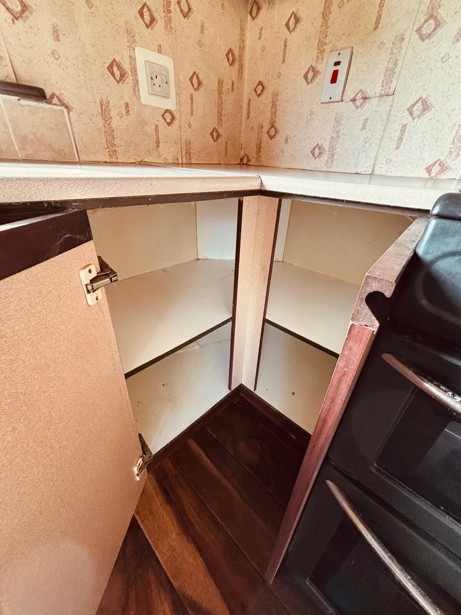 Fitted Kitchen - Image 3
