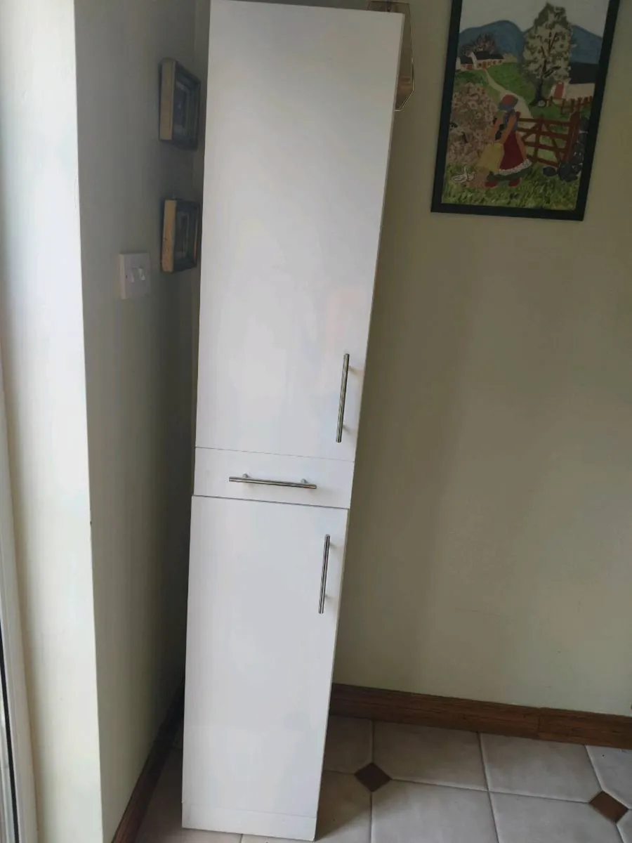 Bathroom cabinet - Image 1