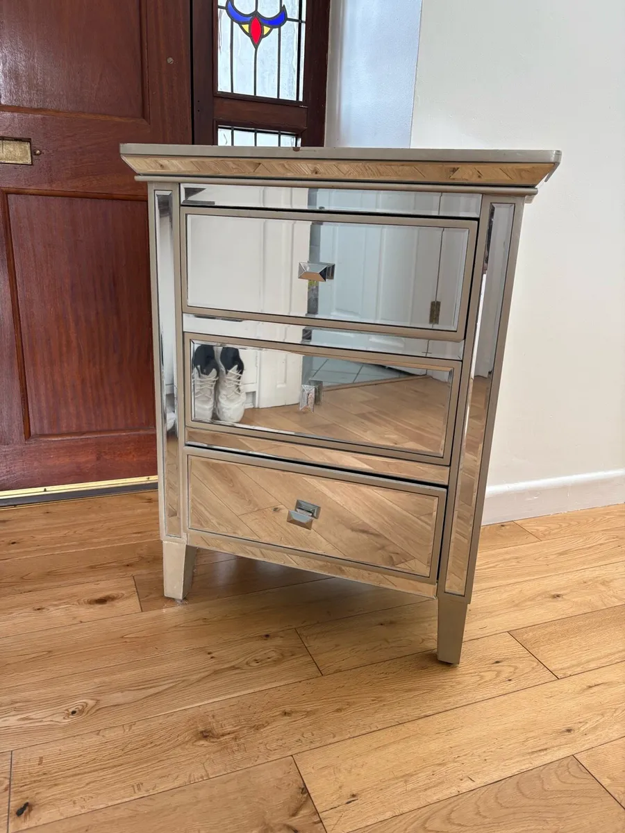 Chest of drawers - Image 1